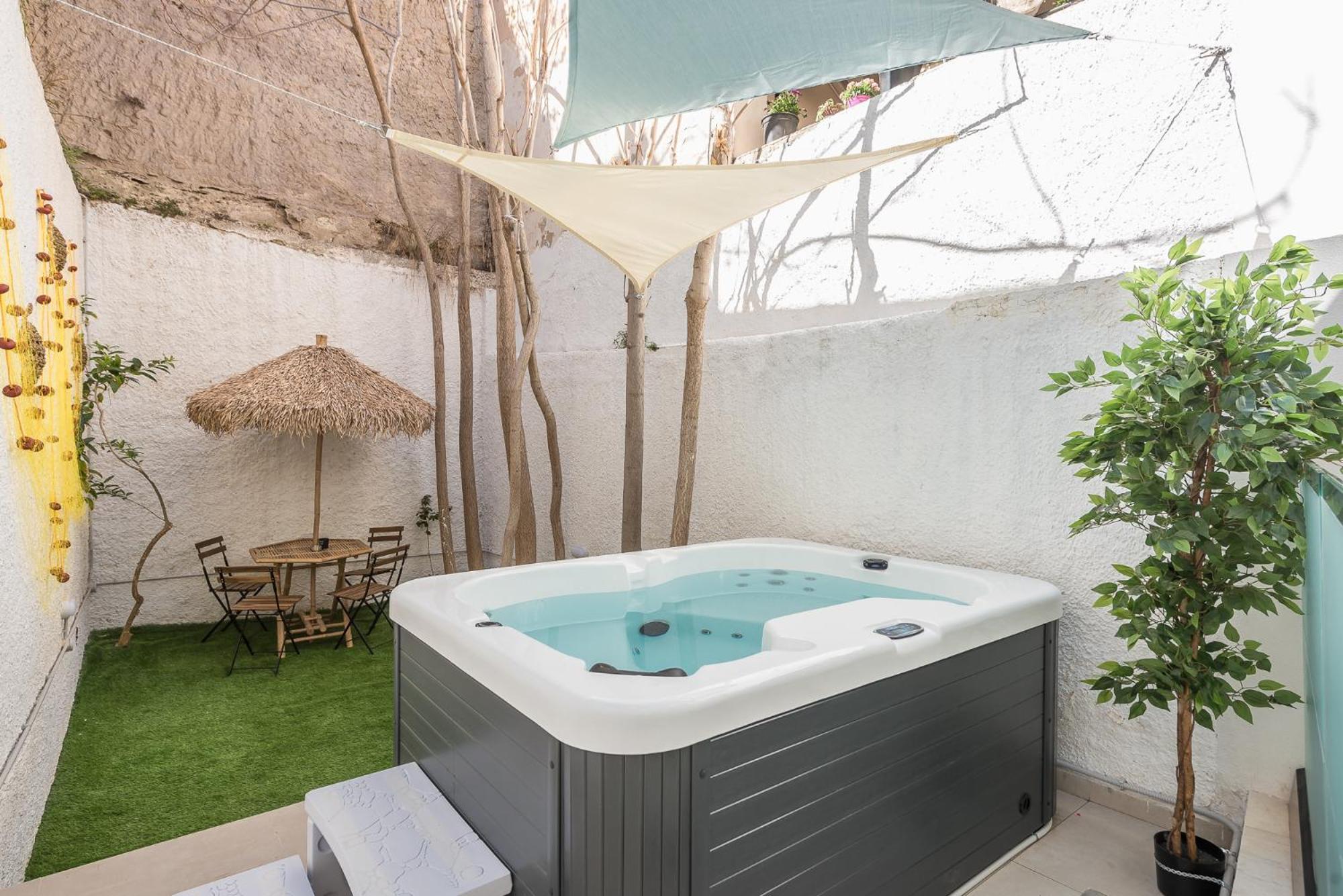 Kastela's Harbor Retreat With Jacuzzi *