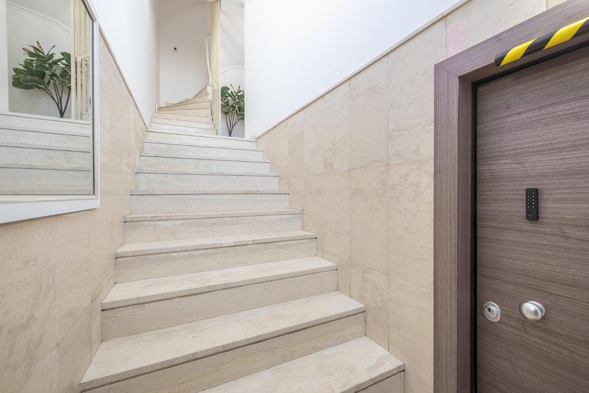 Daire Kastela's Harbor Retreat With Jacuzzi Pire