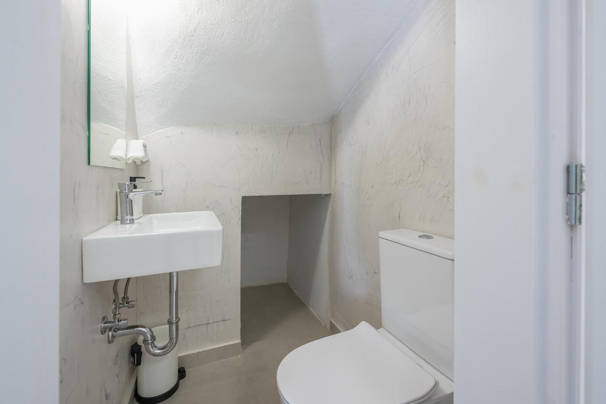 Apartment Kastela's Harbor Retreat With Jacuzzi Piraeus