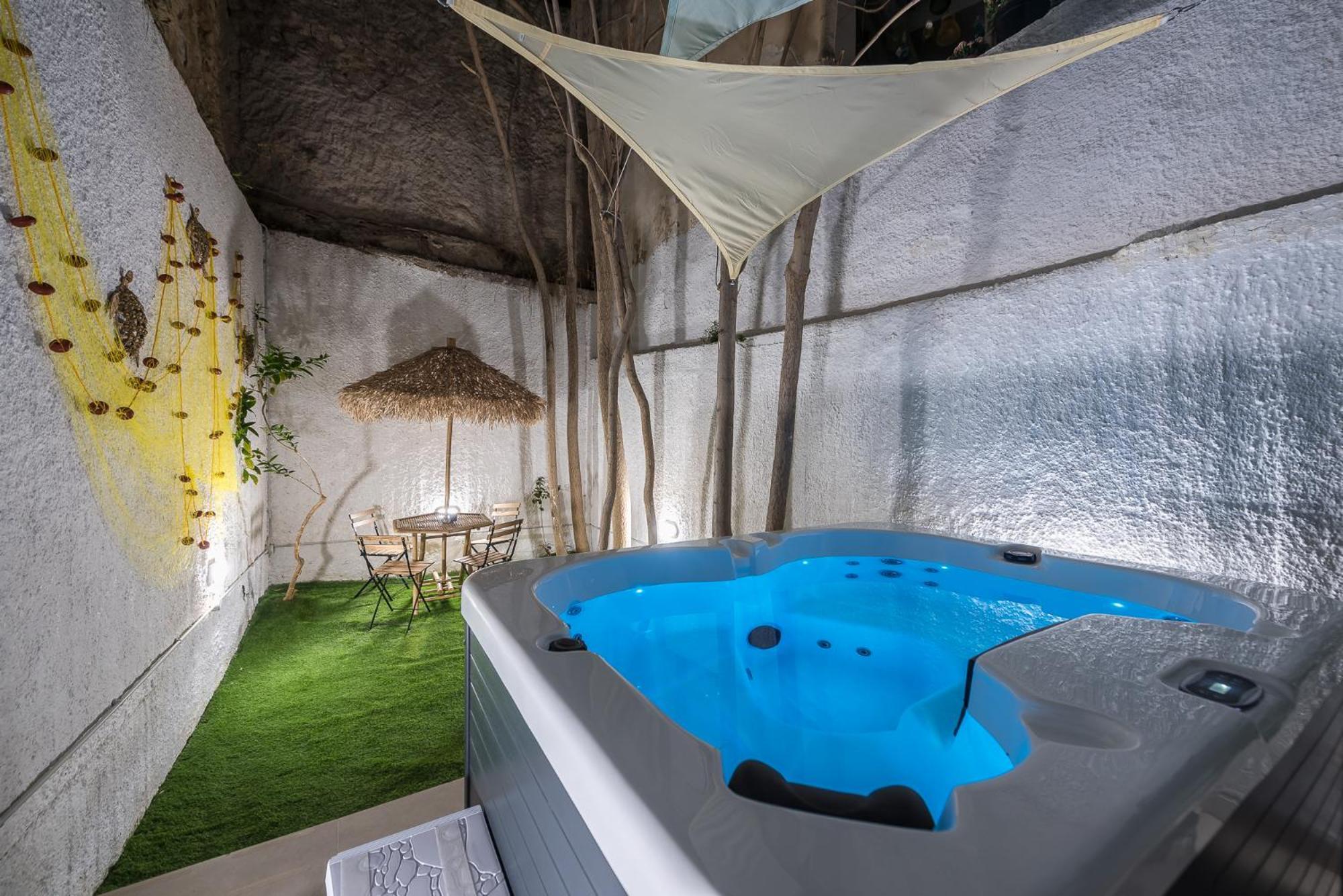 Kastela's Harbor Retreat With Jacuzzi