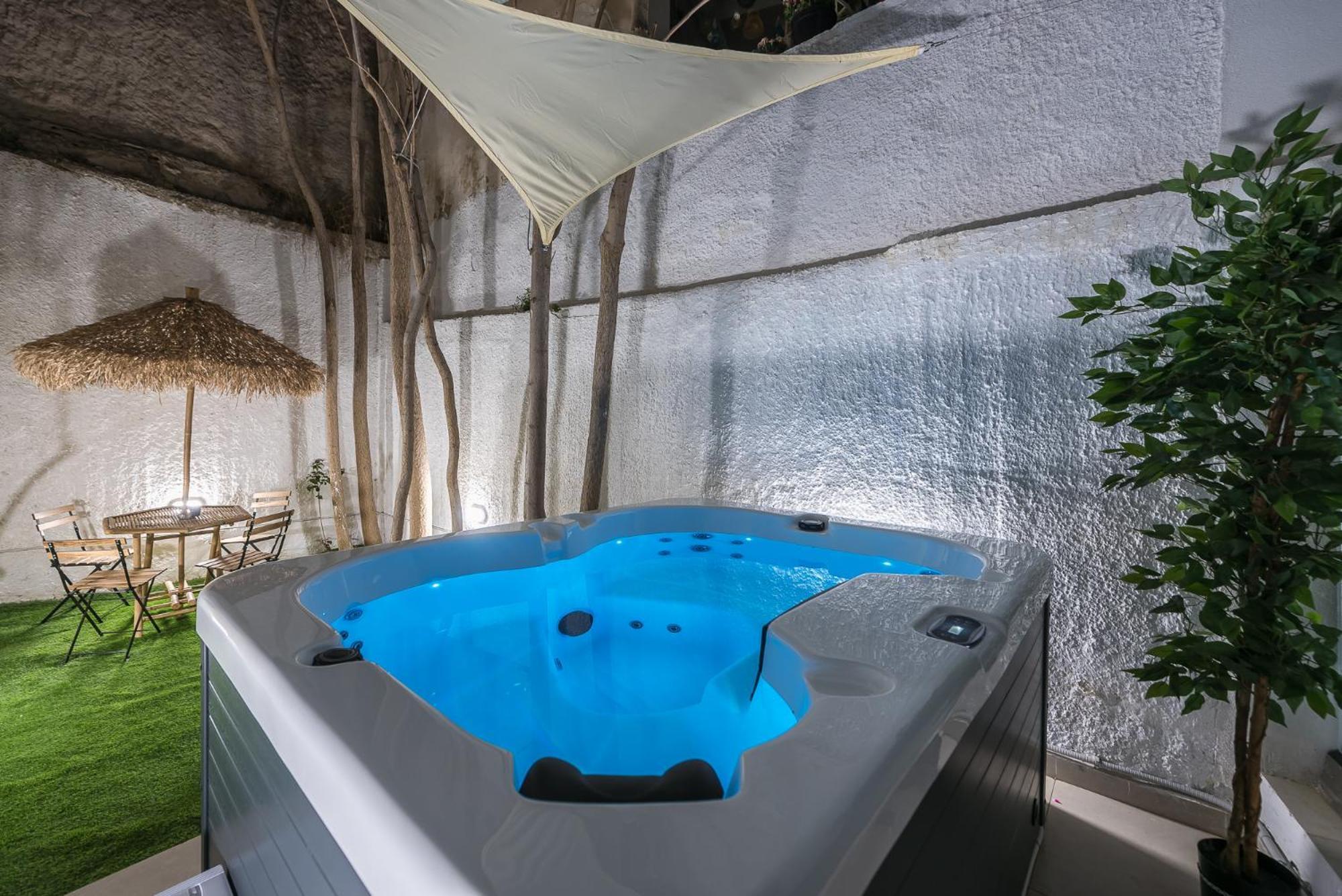 Kastela's Harbor Retreat With Jacuzzi *