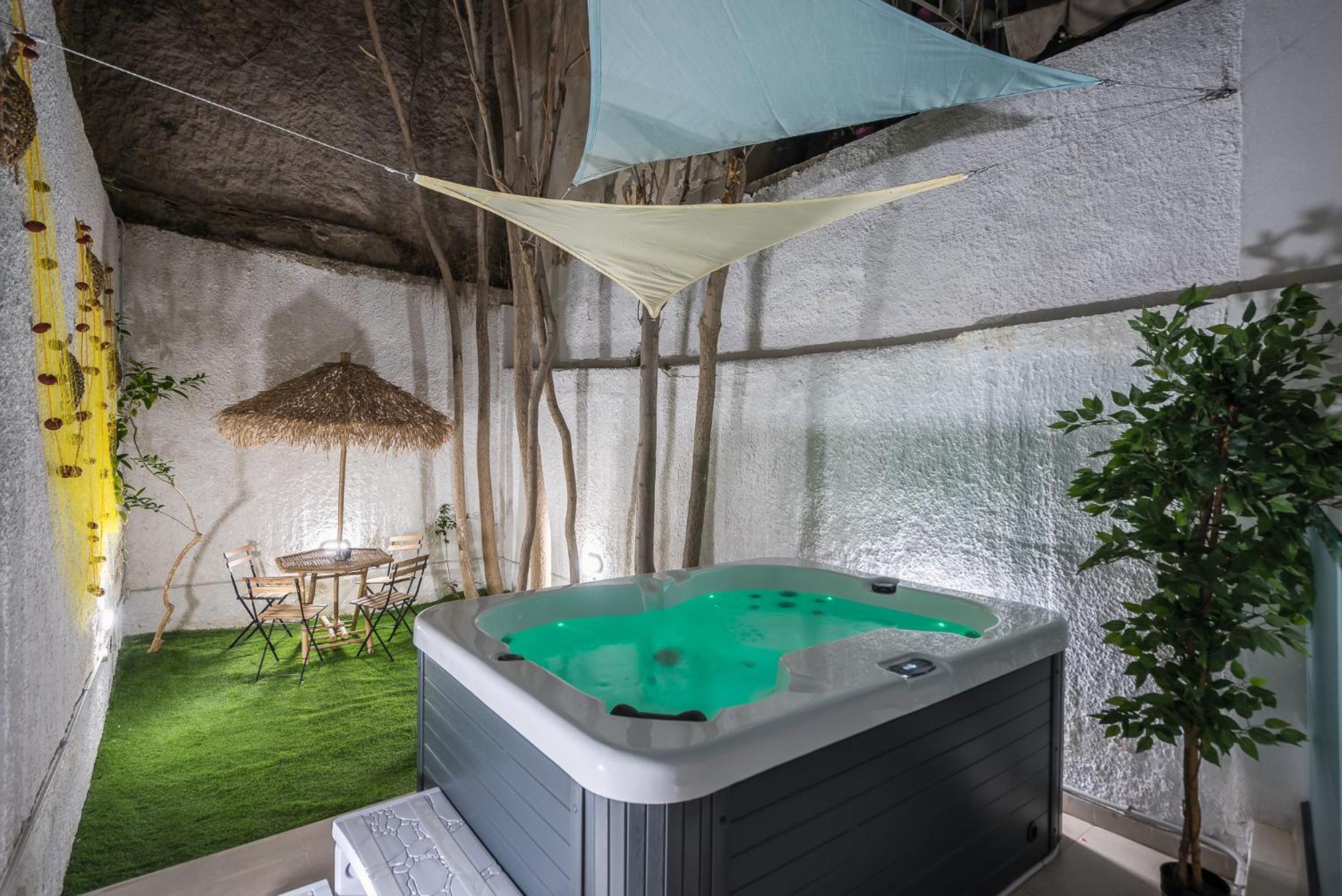 Kastela's Harbor Retreat With Jacuzzi * Piraeus